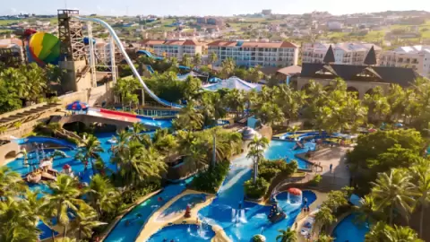 Aqua Show faz a alegria de toda a família com muita variedade de diversão.