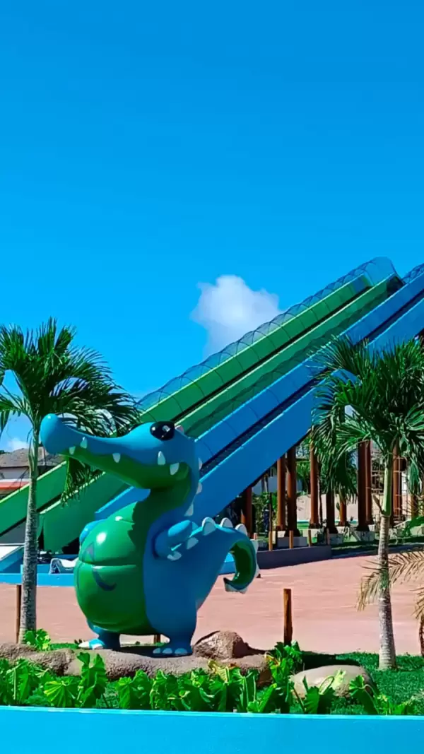 Imagem representativa: Sinta toda a adrenalina de um jacar&eacute; descendo um rio nos dois grandes percursos da montanha-russa aqu&aacute;tica.