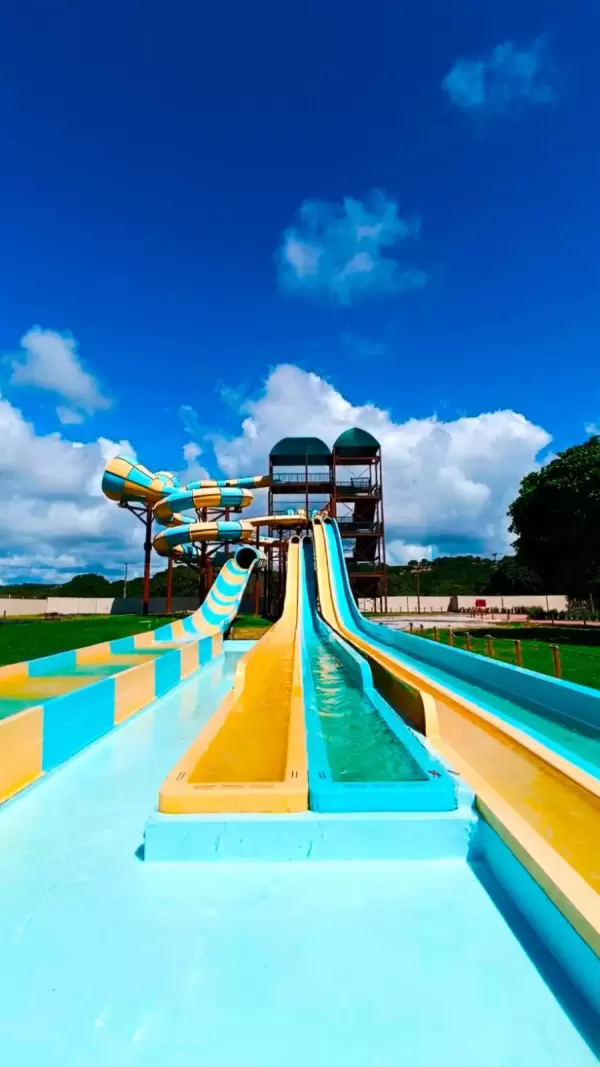 Imagem representativa: &nbsp;Aposte uma corrida alucinante contra mais tr&ecirc;s pessoas ou&nbsp;Tenha a experi&ecirc;ncia de ser&nbsp;sugado&nbsp;por um redemoinho.