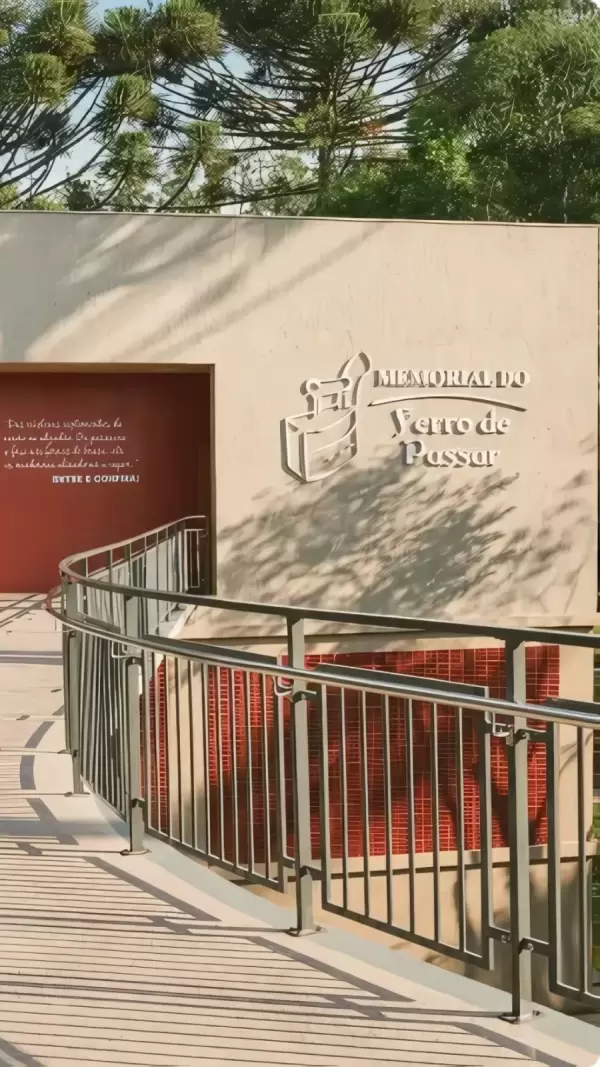 Imagem representativa: Tamb&eacute;m conhe&ccedil;a a inusitada cole&ccedil;&atilde;o do&nbsp;<strong>Memorial do Ferro de Passar</strong>, que remonta a evolu&ccedil;&atilde;o dessa engenhosa ferramenta e encerre o seu dia apreciando o&nbsp;<strong>p&ocirc;r-do-sol</strong>&nbsp;mais lindo da cidade.